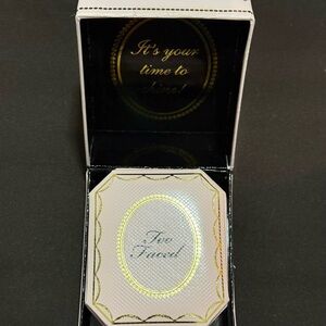 Too Faced Diamond Light Highlighter with Gold Accents